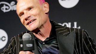 La sorpresa de Flea, el bajista de Red Hot Chili Peppers que se destapó como trompetista e hizo un disco de jazz