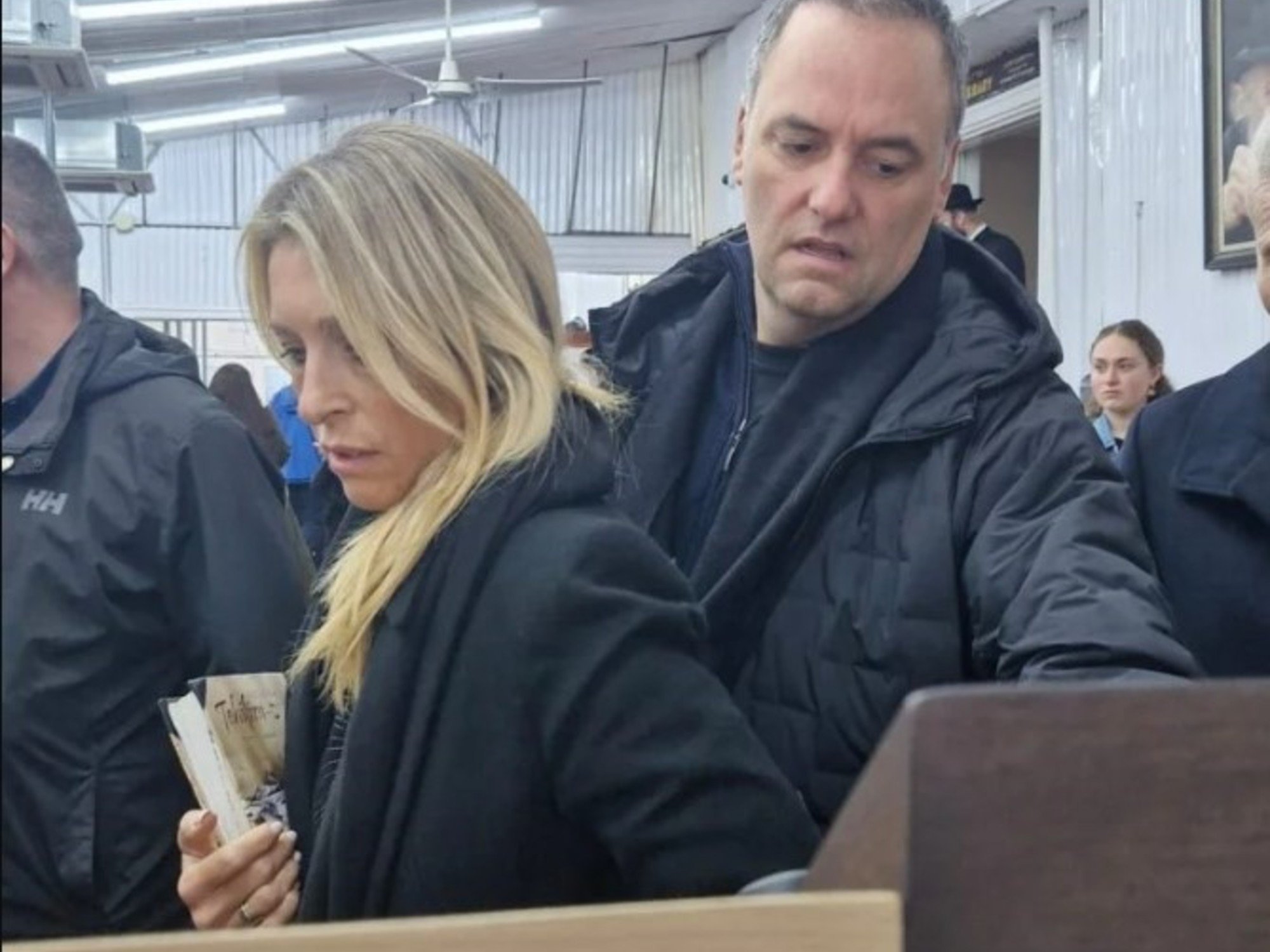 Se complica el frente judicial de Adorni y la primera indagatoria podría ser por los viajes al exterior