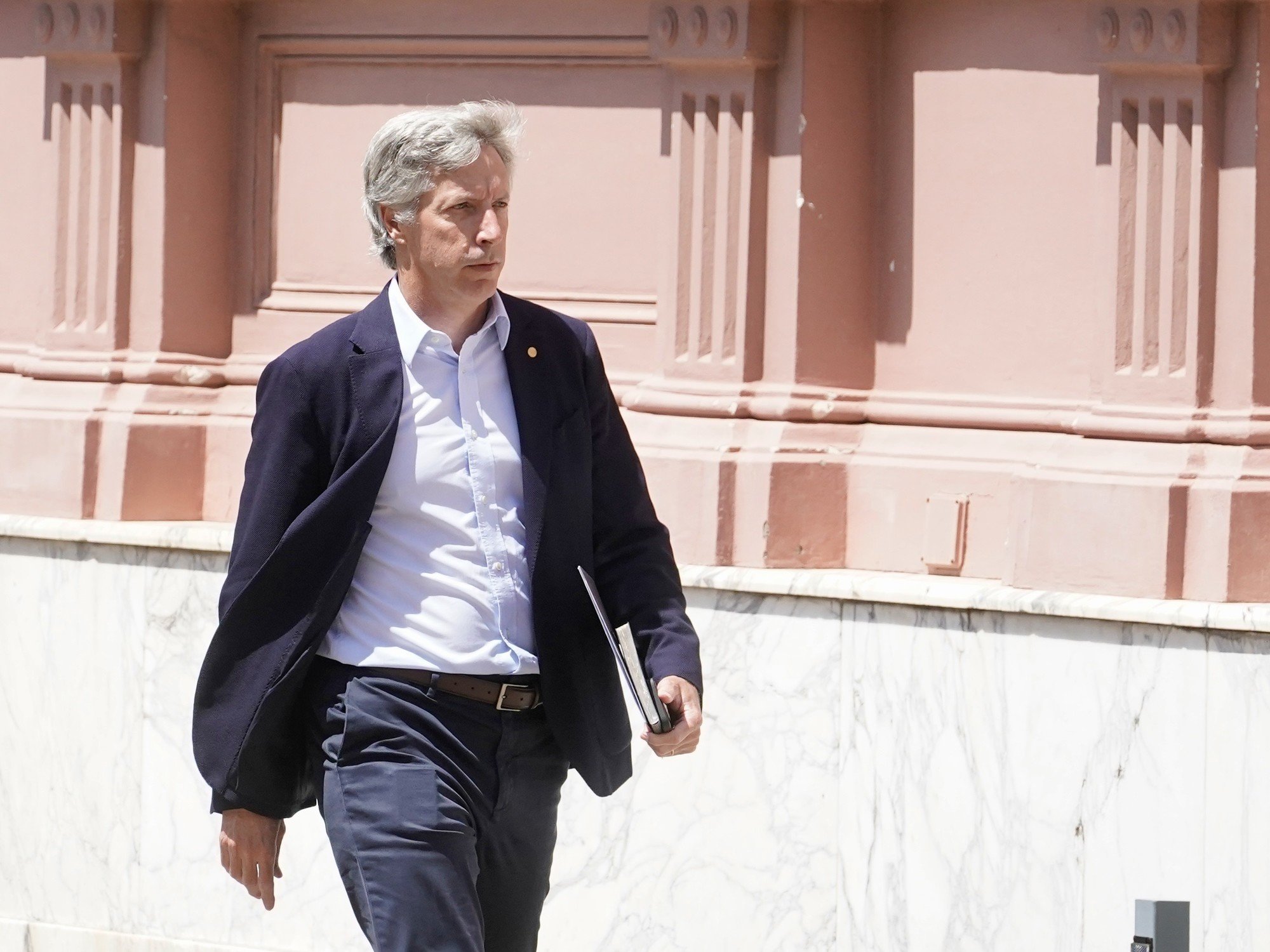 En medio de la baja del dólar, el Central anunció que liberará pesos de los encajes de los bancos para darles más liquidez