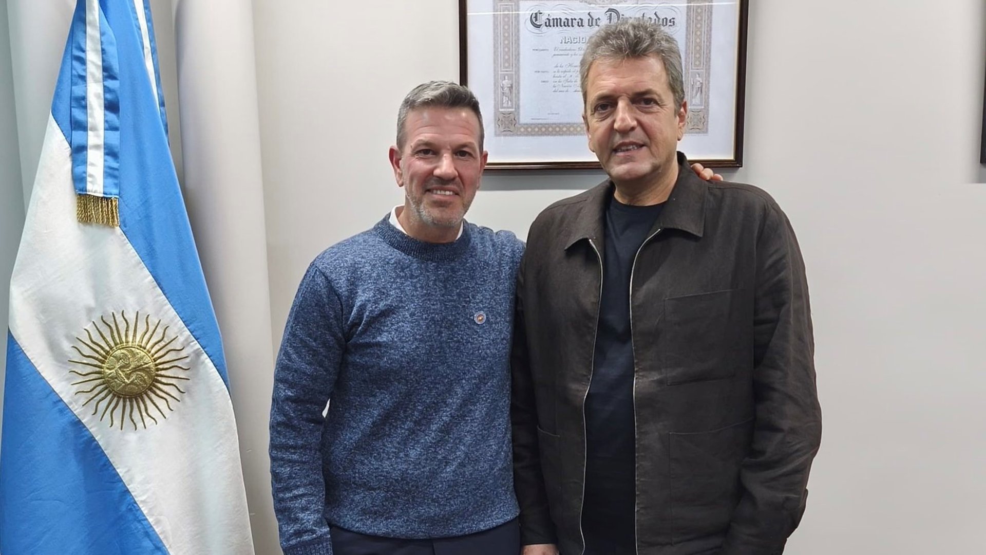 Reapareció Sergio Massa con una foto en redes: tránsito intenso en su oficina de Libertador y un consejo a los intendentes para "cuidar el mango"