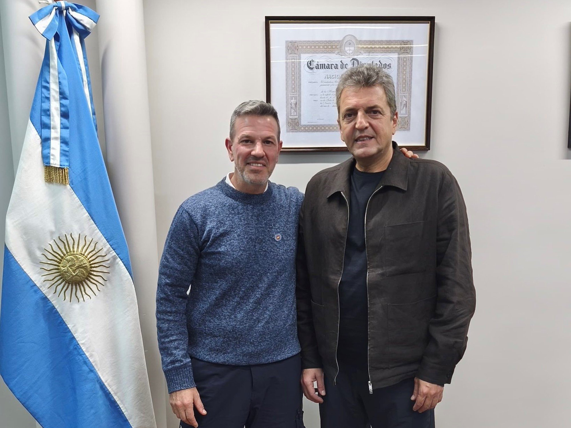 Reapareció Sergio Massa con una foto en redes: tránsito intenso en su oficina de Libertador y un consejo a los intendentes para "cuidar el mango"