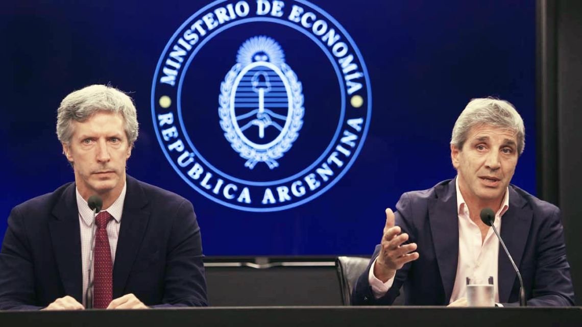 Apuesta a la "inocencia fiscal": el dato que usó el Gobierno para atraer USD 15.000 millones del colchón