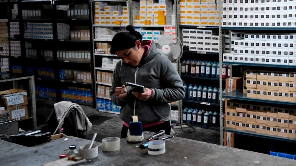 El salario mínimo perdió 40% de su capacidad de compra en la era Milei