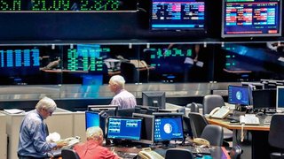 Suben las acciones y bonos tras el pacto entre EE.UU. e Irán para reabrir Ormuz