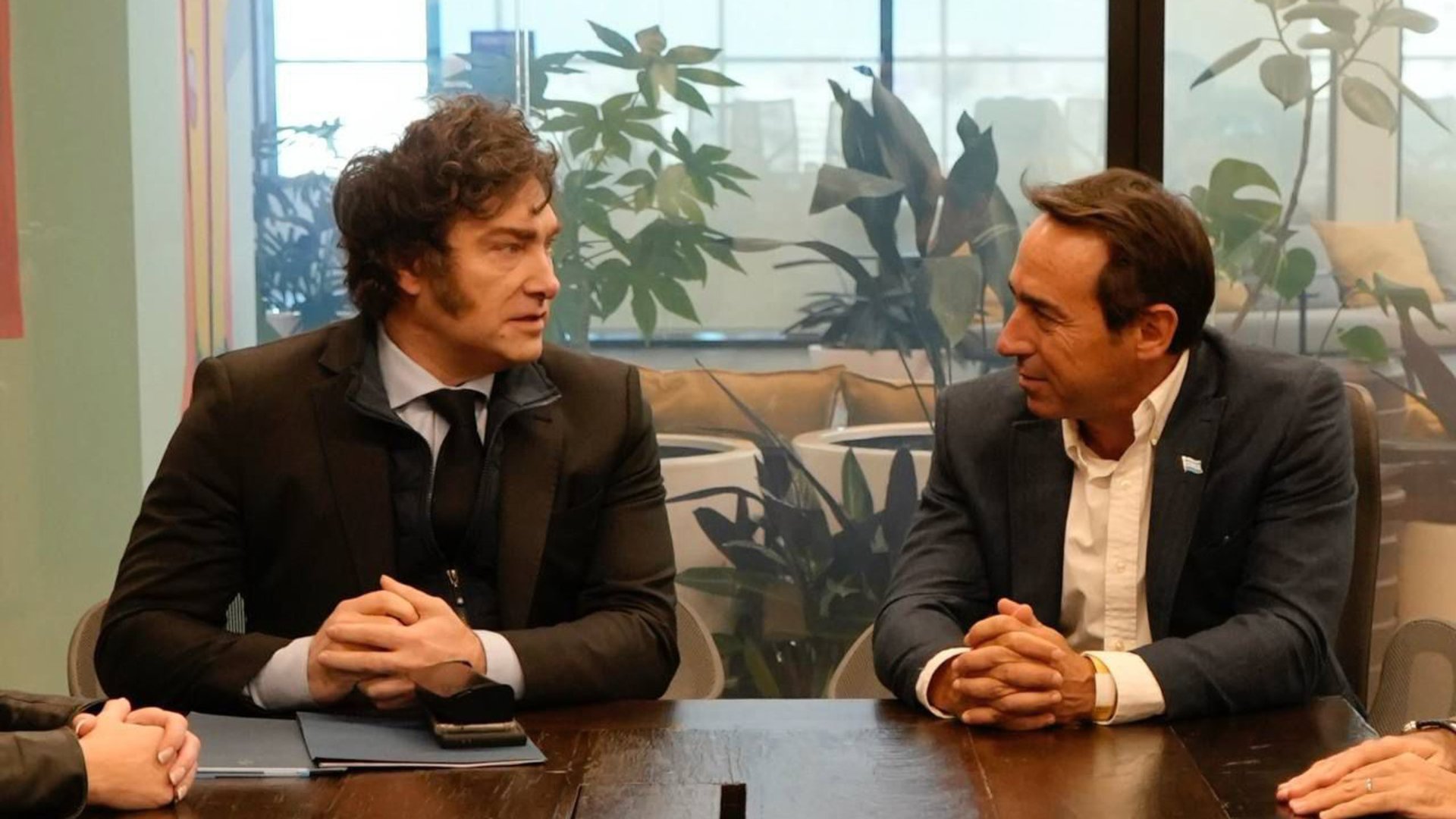 Una encuesta midió a nuevos outsiders para 2027: ganó un empresario y segundo quedó un conductor famoso