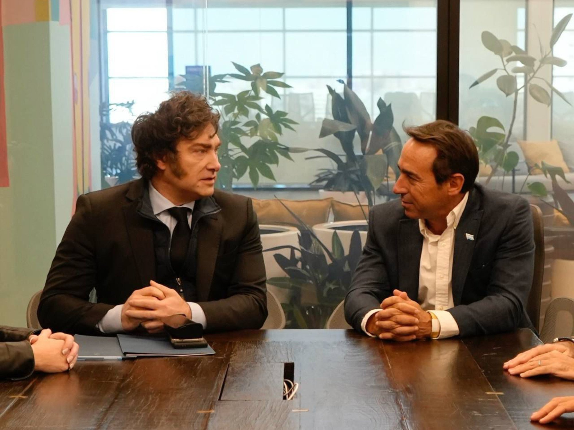 Una encuesta midió a nuevos outsiders para 2027: ganó un empresario y segundo quedó un conductor famoso