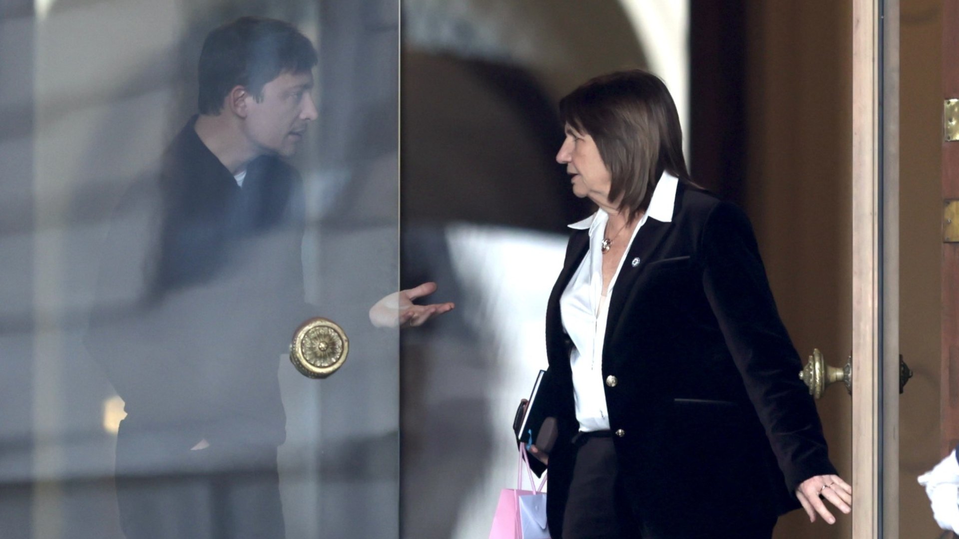 Los engaños de Manuel Adorni que desataron otra tormenta en el Gabinete y el agobio de Javier Milei