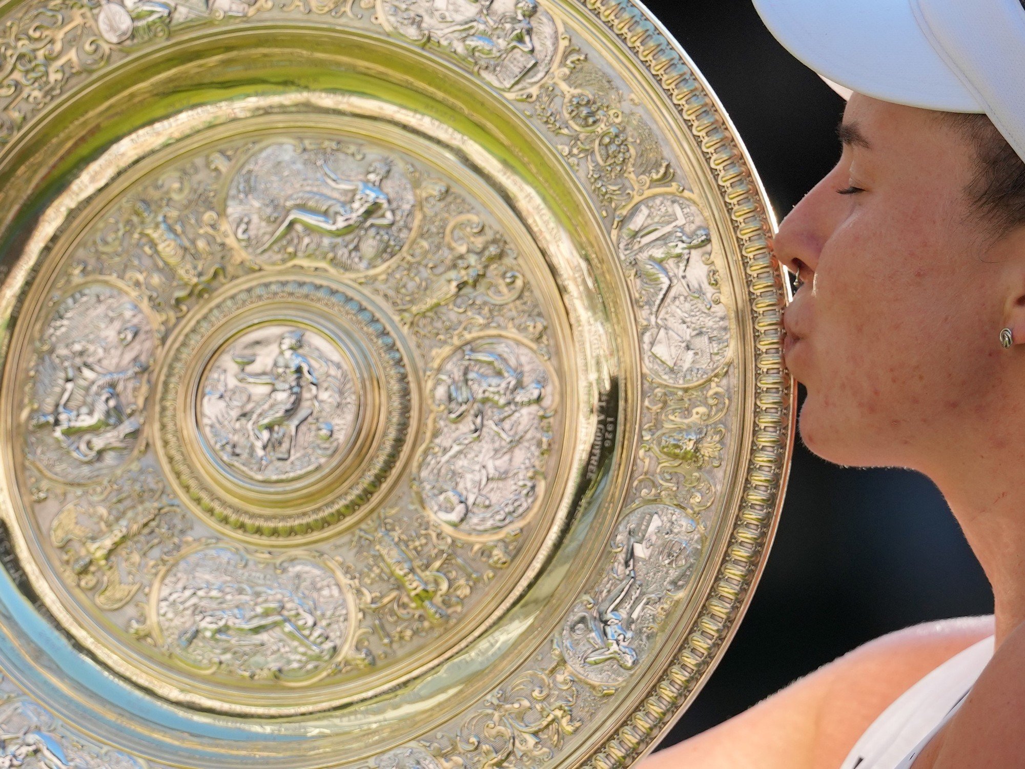 Linda Noskova, campeona de Wimbledon: el beso al cielo que convirtió su primer Grand Slam en una historia inolvidable