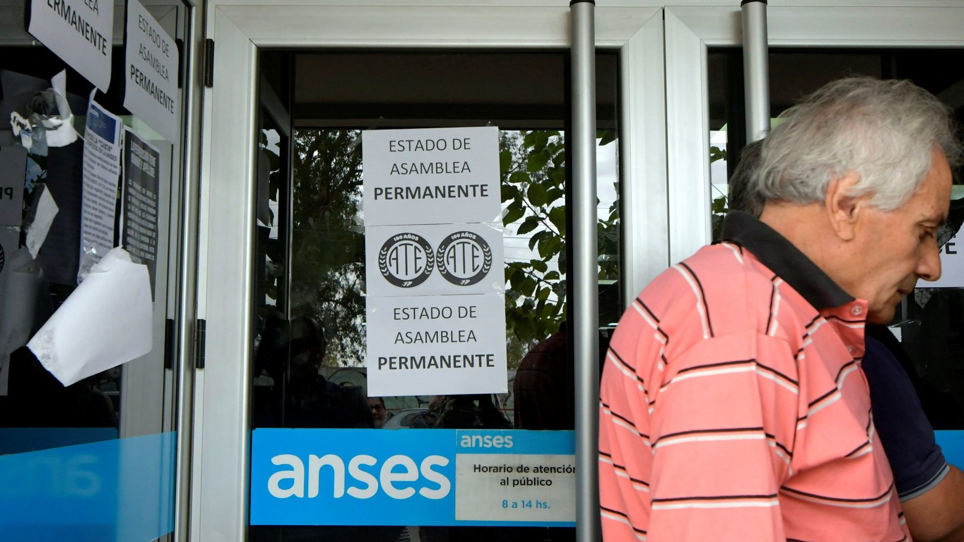 El Gobierno confirmó que en abril otorgará el bono de $70.000 a jubilados y pensionados