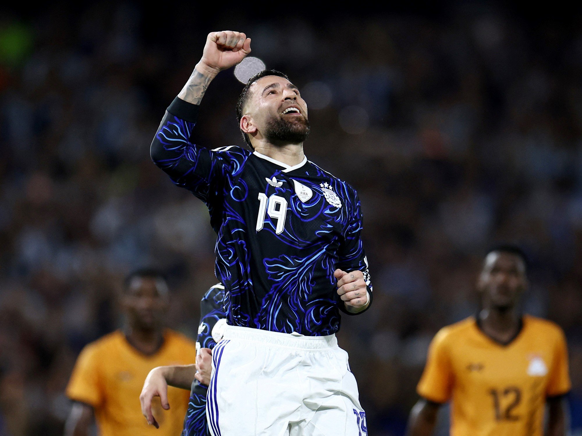 Messi y la generosidad del capitán: le "regaló" el penal a Otamendi para que tuviera una despedida redonda de la Argentina