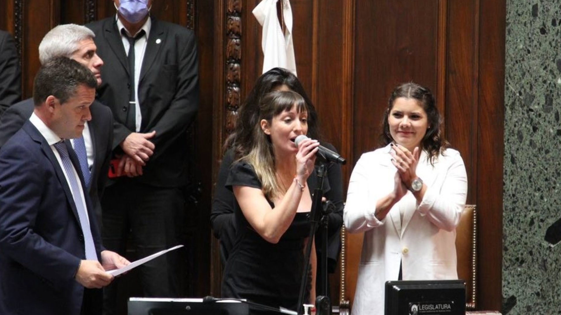 Una legisladora porteña de Kicillof que juró "lealtad absoluta" por Cristina Kirchner ahora la critica duramente: "Jode bastante las pelotas"