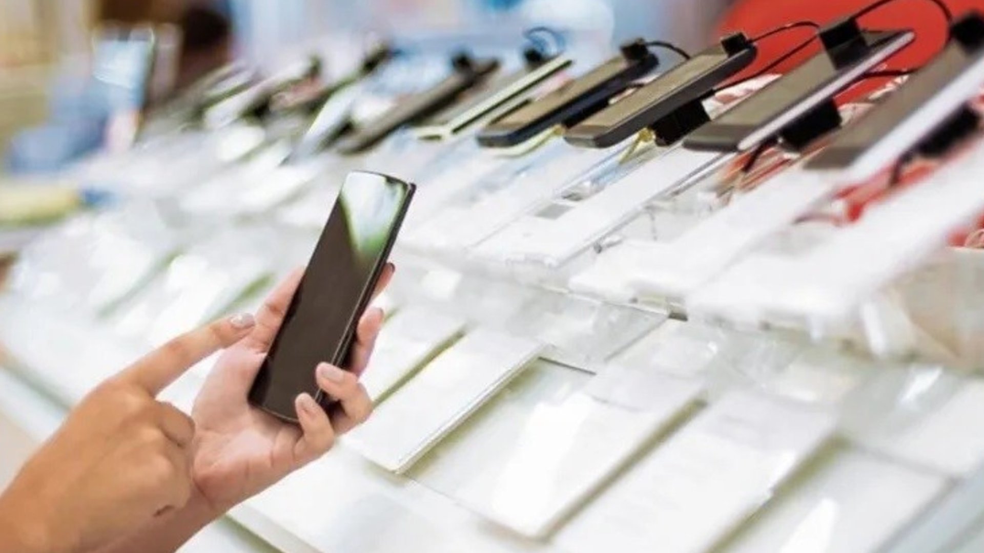 Los celulares aumentarán hasta 30% ante la escasez de memorias por la alta demanda de la Inteligencia Artificial