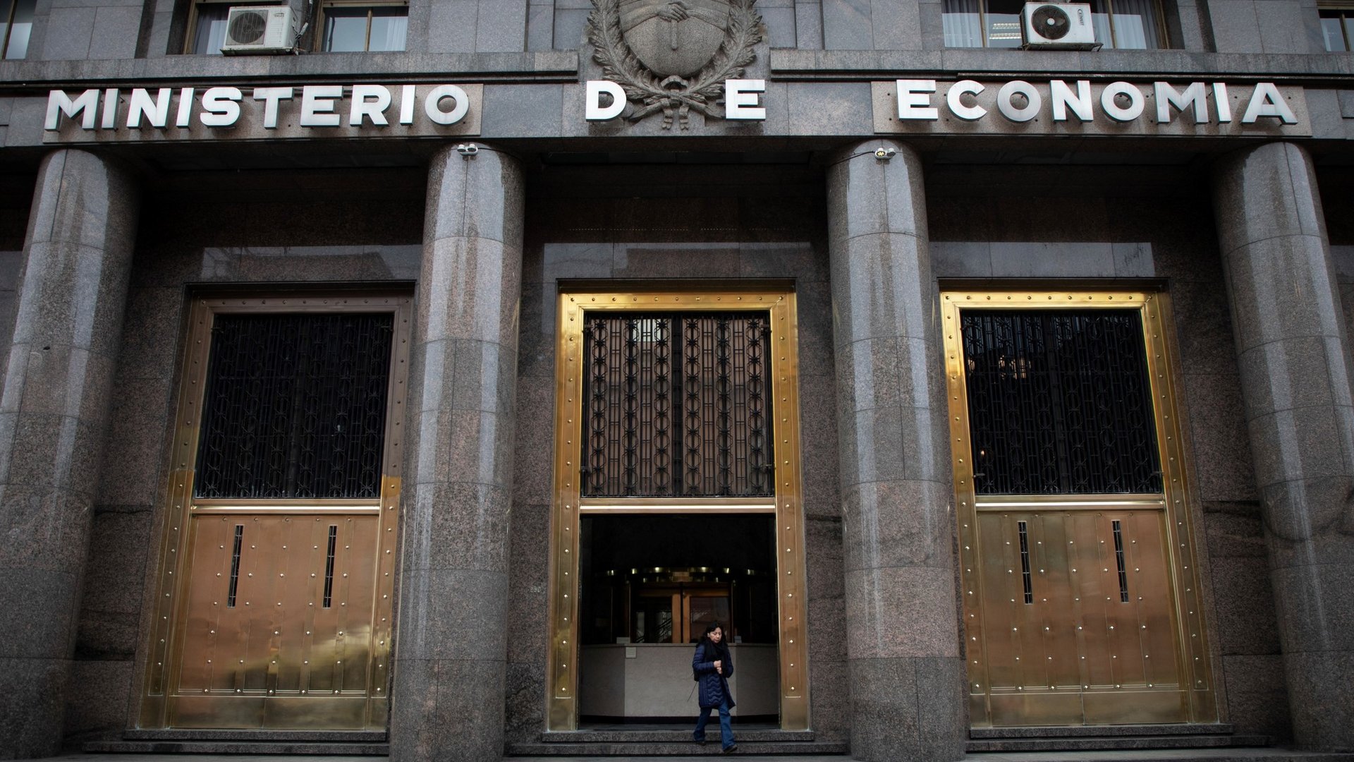 Deuda: el Gobierno liberó pesos y consiguió US$ 266 millones en el mercado