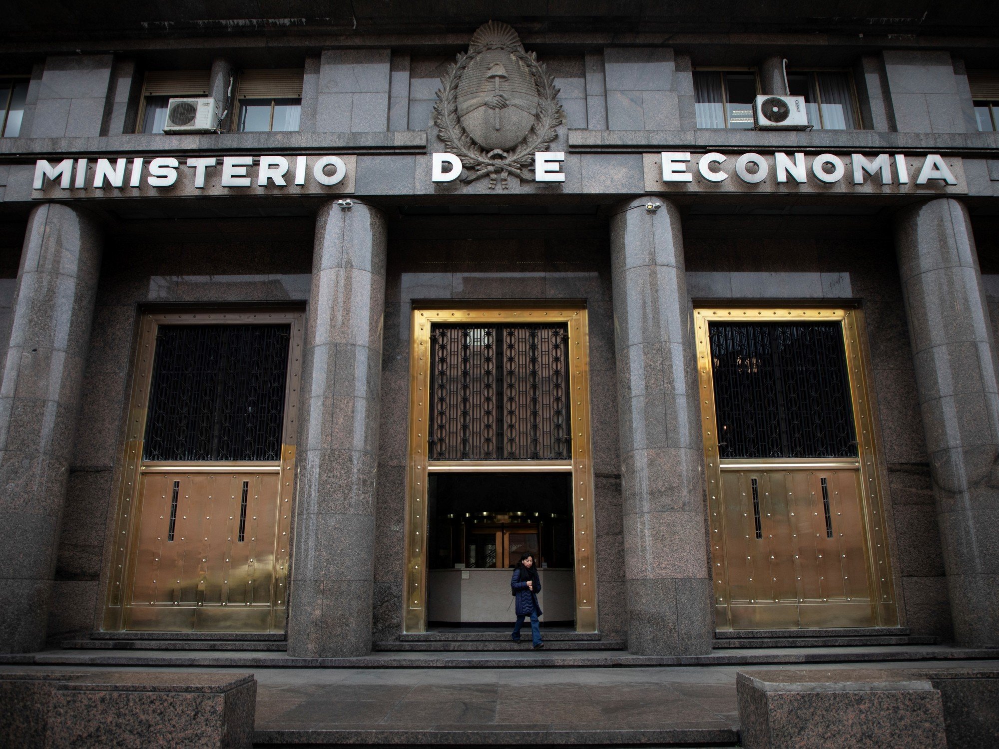 Deuda: el Gobierno liberó pesos y consiguió US$ 266 millones en el mercado