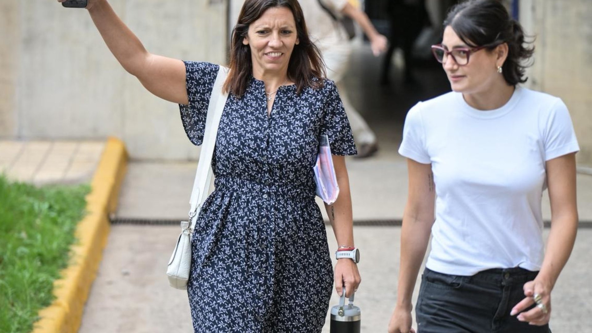 Declara ante la Justicia la empleada que acompañó a Adorni hasta el avión a la ida y a la vuelta de Punta del Este: ratificó que Grandío pagó los viajes