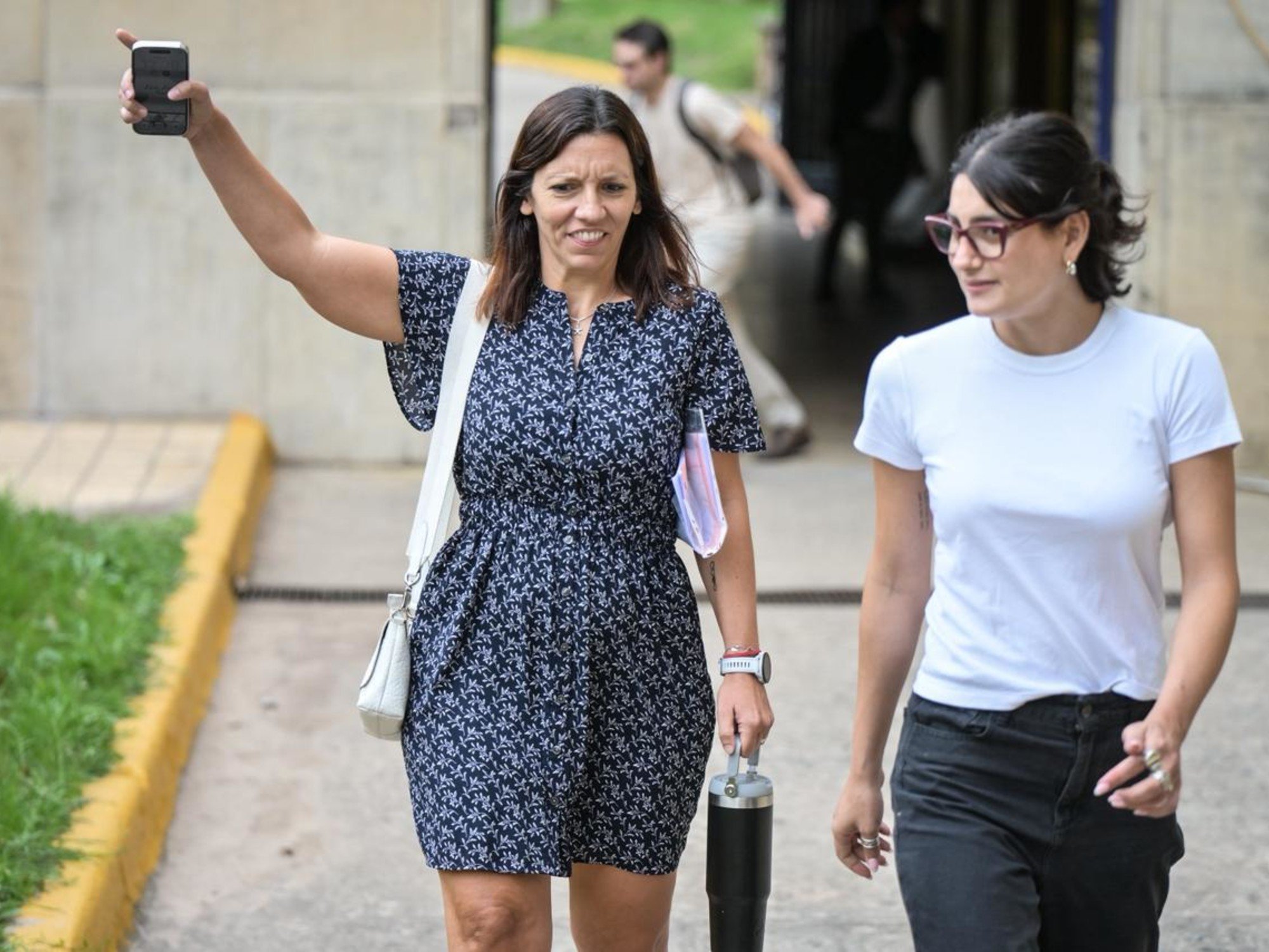 Declara ante la Justicia la empleada que acompañó a Adorni hasta el avión a la ida y a la vuelta de Punta del Este: ratificó que Grandío pagó los viajes