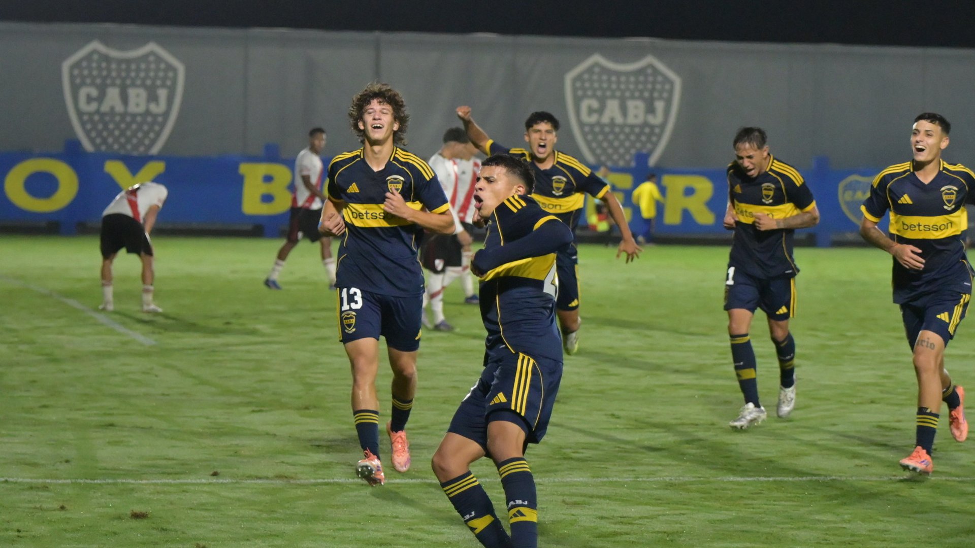 Boca cerró una semana perfecta en el Superclásico contra River: los goles del triunfo de la Reserva y la banca del plantel de Primera