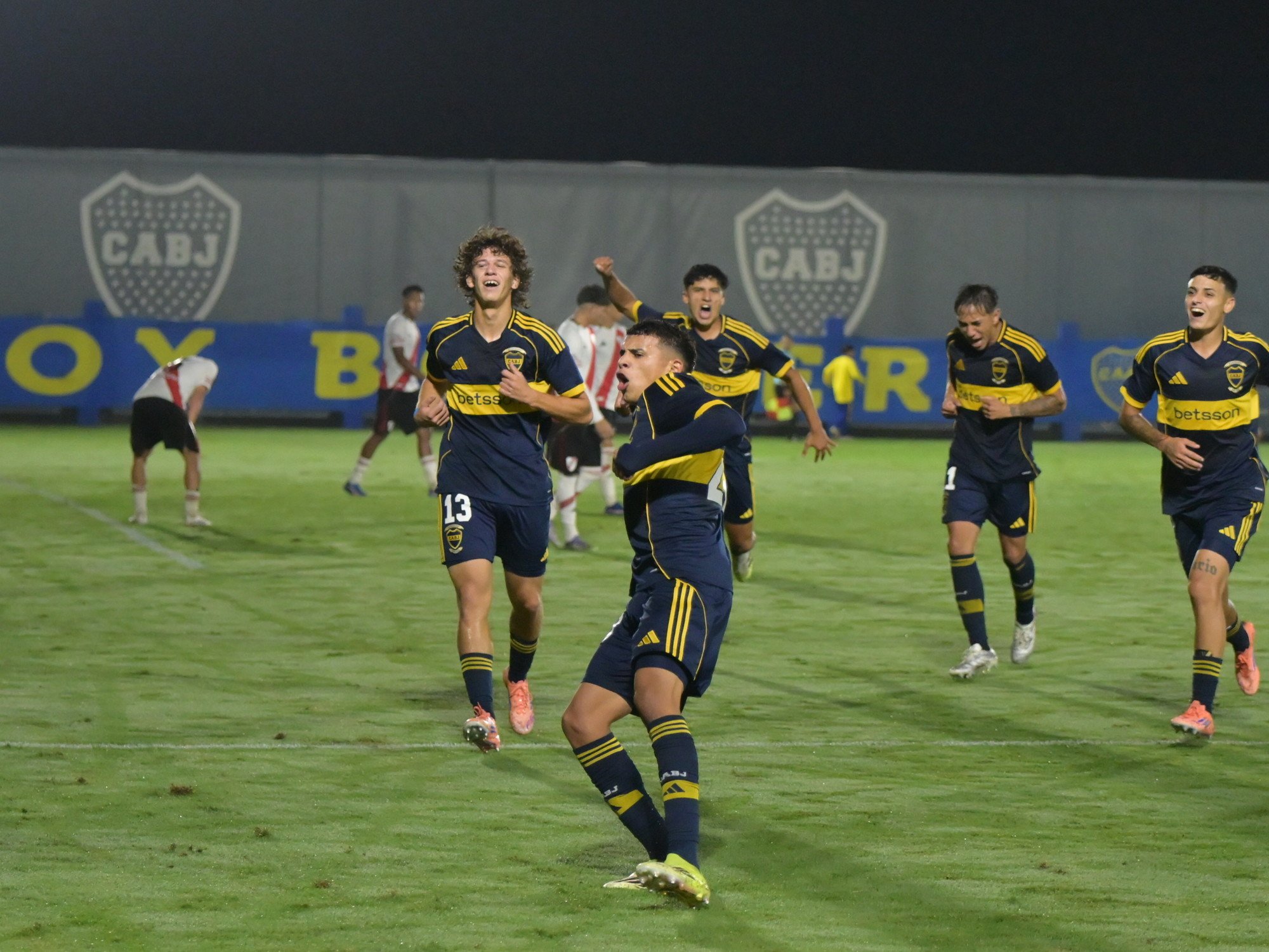 Boca cerró una semana perfecta en el Superclásico contra River: los goles del triunfo de la Reserva y la banca del plantel de Primera