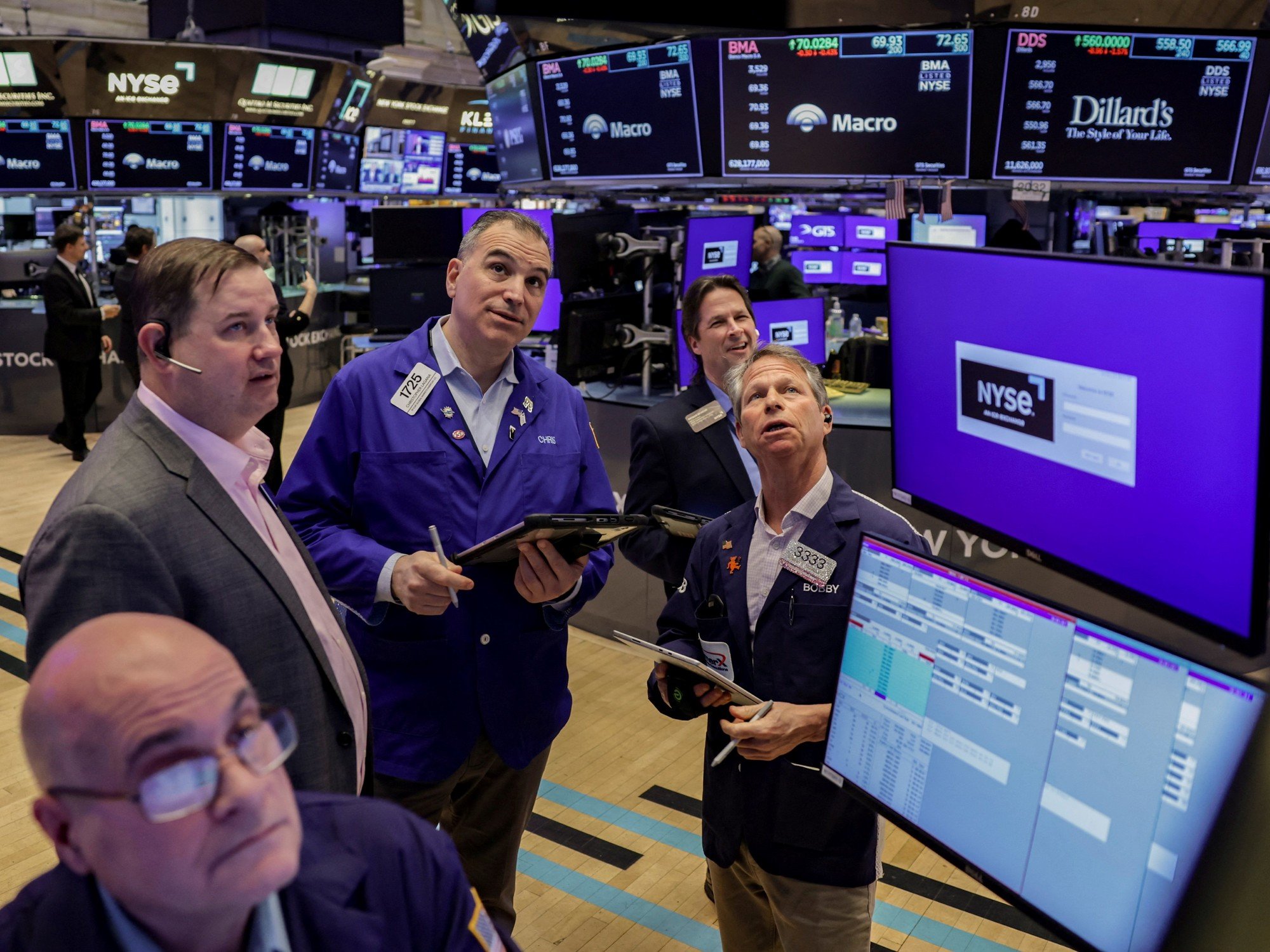 Fiesta en los mercados: los bonos argentinos saltan hasta 2,5% y cae 10% el riesgo país