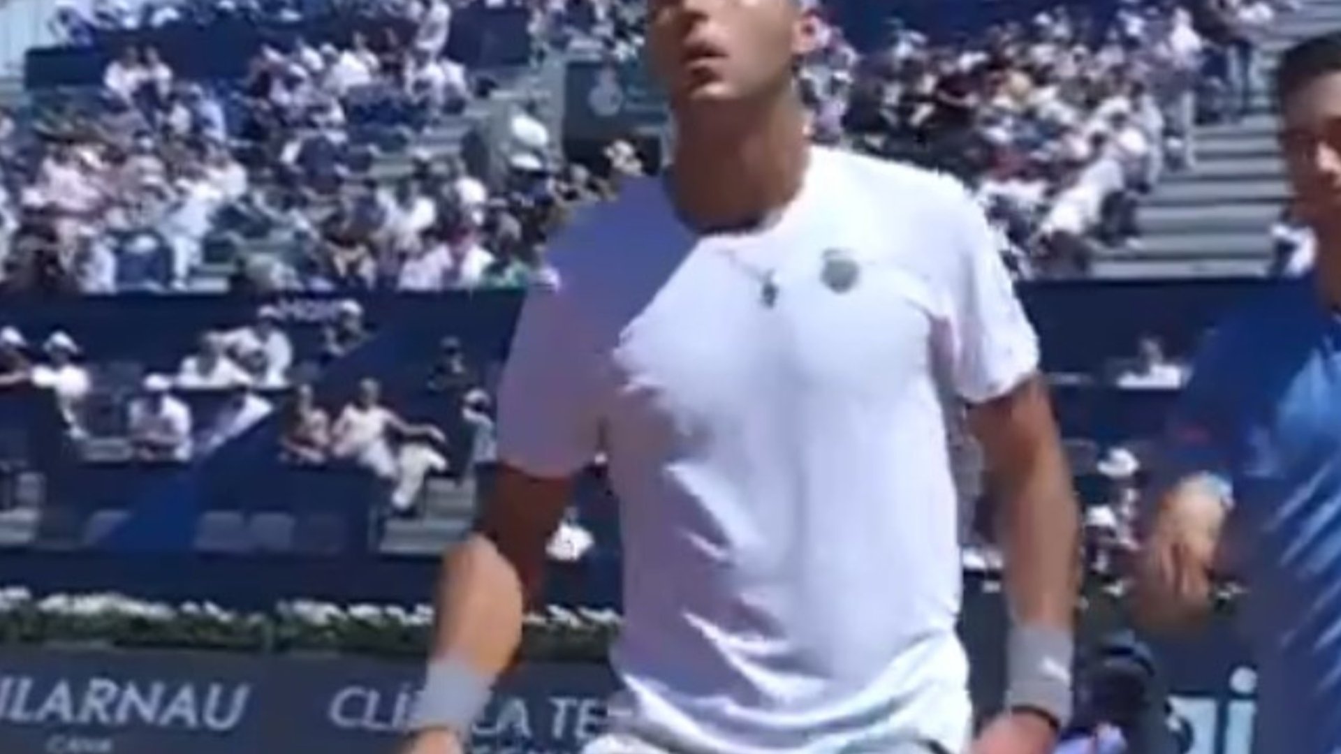 Tomás Etcheverry se despidió del ATP 500 de Barcelona a pura bronca y un frío saludo: Nuno Borges le ganó el match point con un ace sacando de abajo