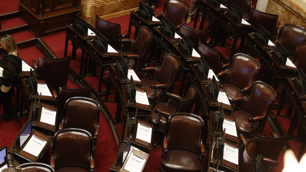 El oficialismo hizo caer la sesión del Senado para evitar la interpelación a Manuel Adorni