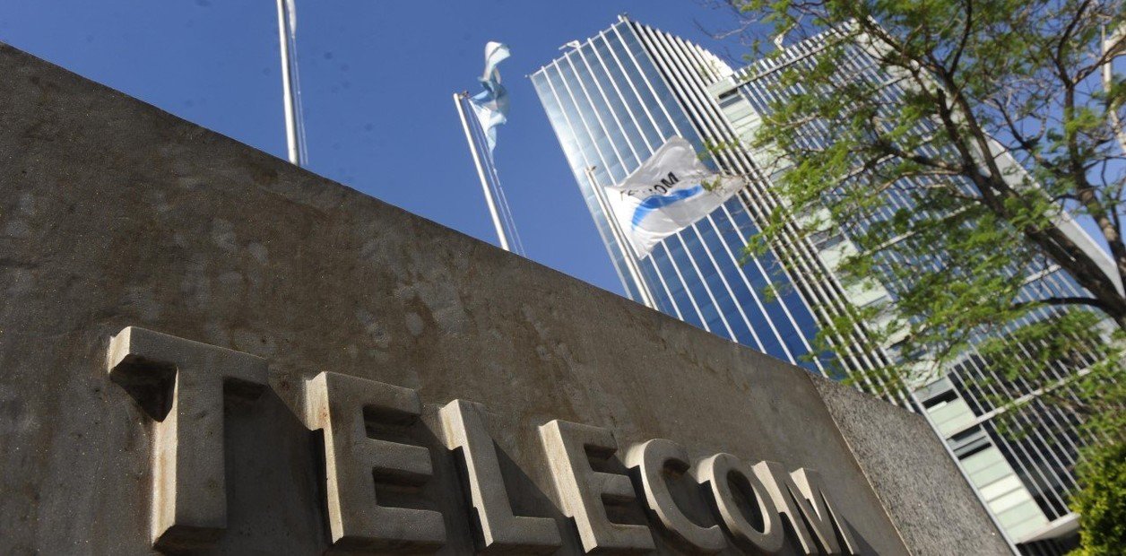 El Gobierno ordena desinvertir más de 6 millones de clientes en la compra de Telefónica