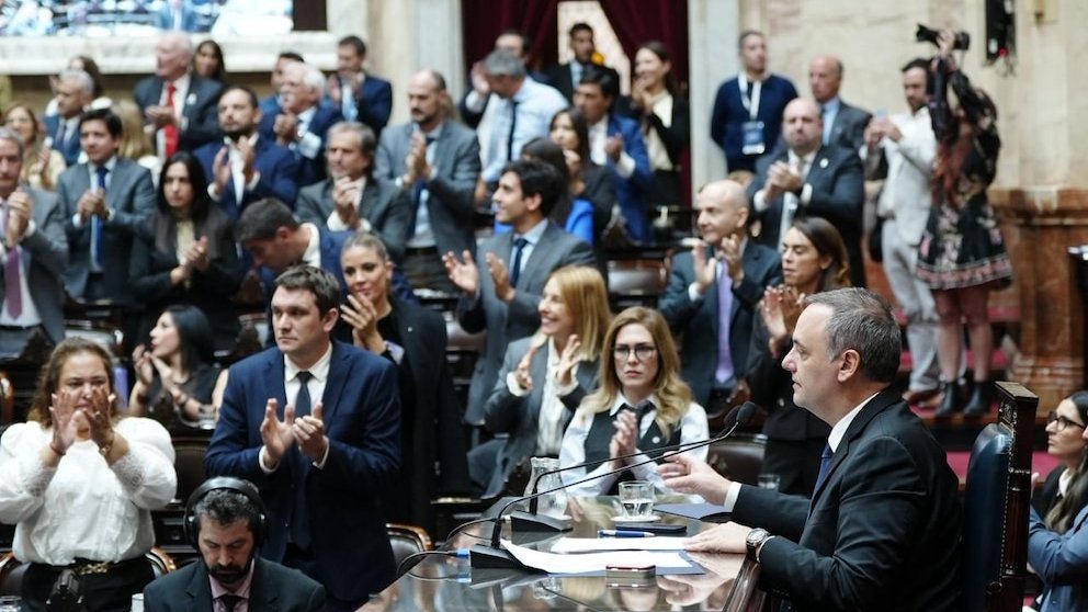 Qué es la moción de censura y qué necesita la oposición para remover al jefe de Gabinete Manuel Adorni