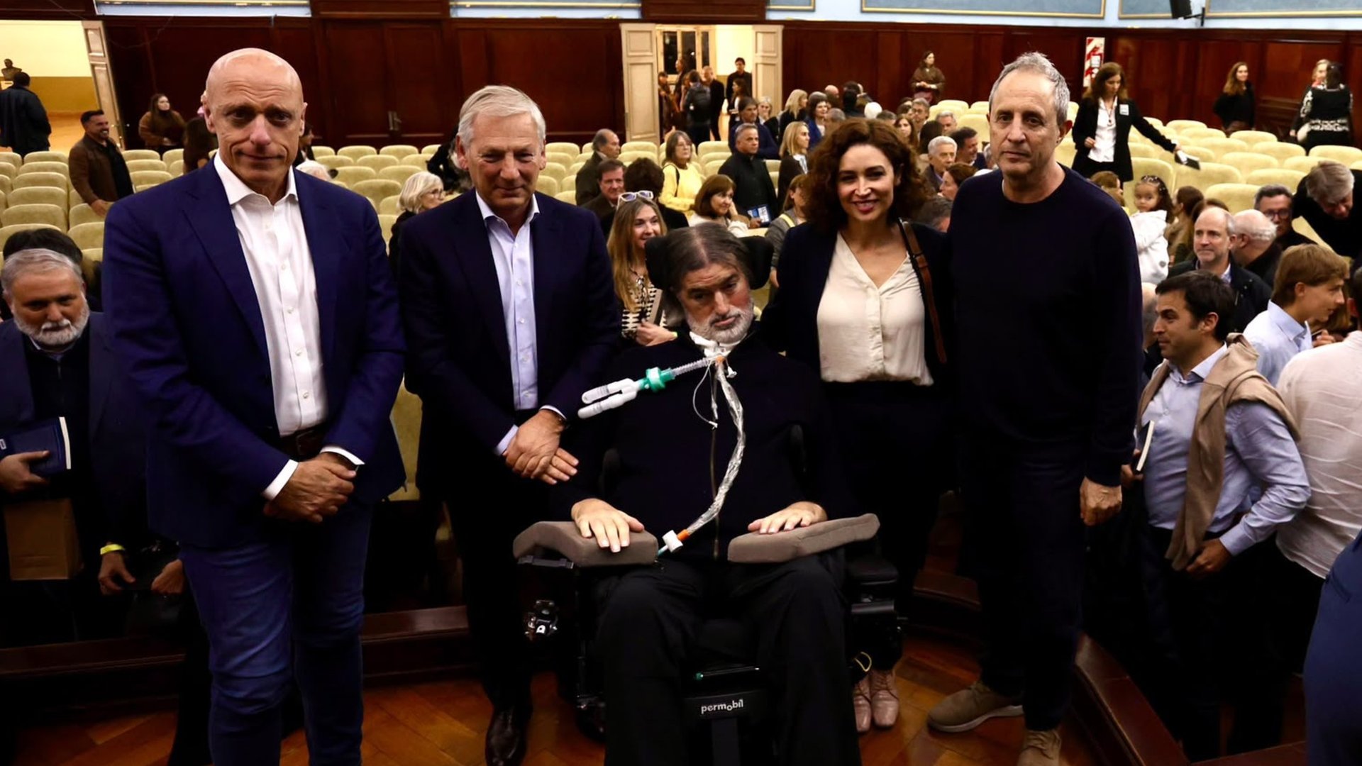 Esteban Bullrich presentó su nuevo libro en la UBA, rodeado de periodistas y dirigentes políticos