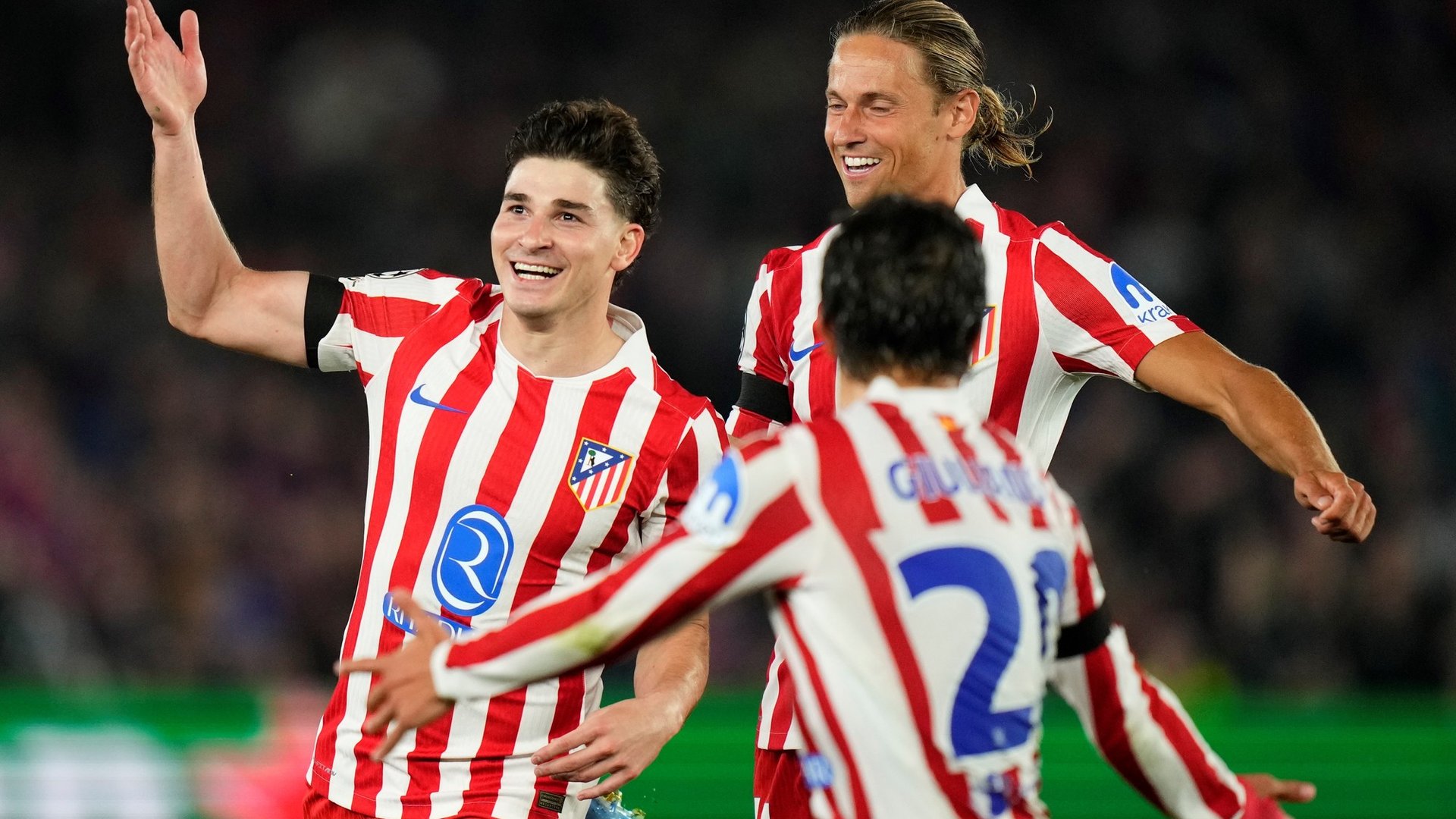 "El rey de Europa rojiblanco": lluvia de elogios a Julián Álvarez tras su golazo contra el Barcelona en la Champions