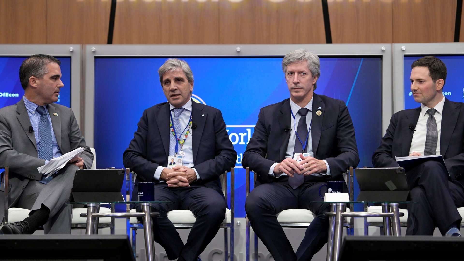 Monitoreado por el FMI, el Gobierno avanza con cautela en medidas de estabilización