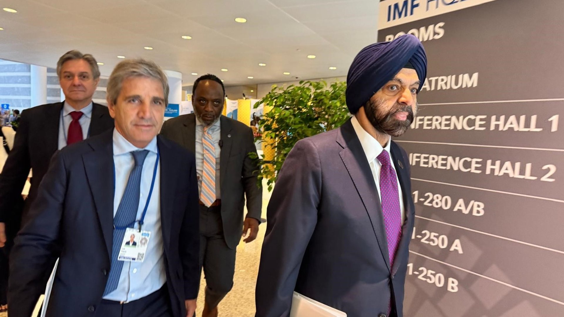 Caputo negocia un préstamo de US$ 3.000 millones con garantías de Banco Mundial, BID y CAF