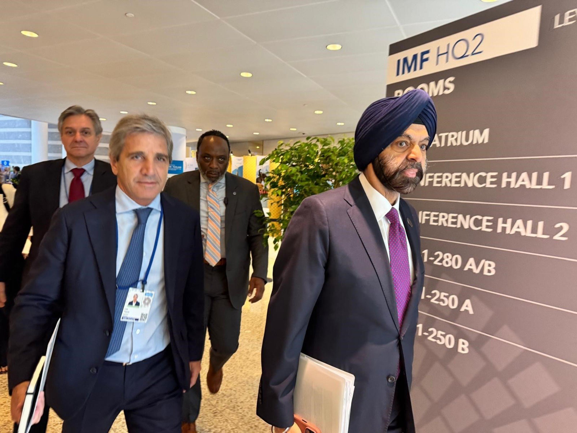 Caputo negocia un préstamo de US$ 3.000 millones con garantías de Banco Mundial, BID y CAF