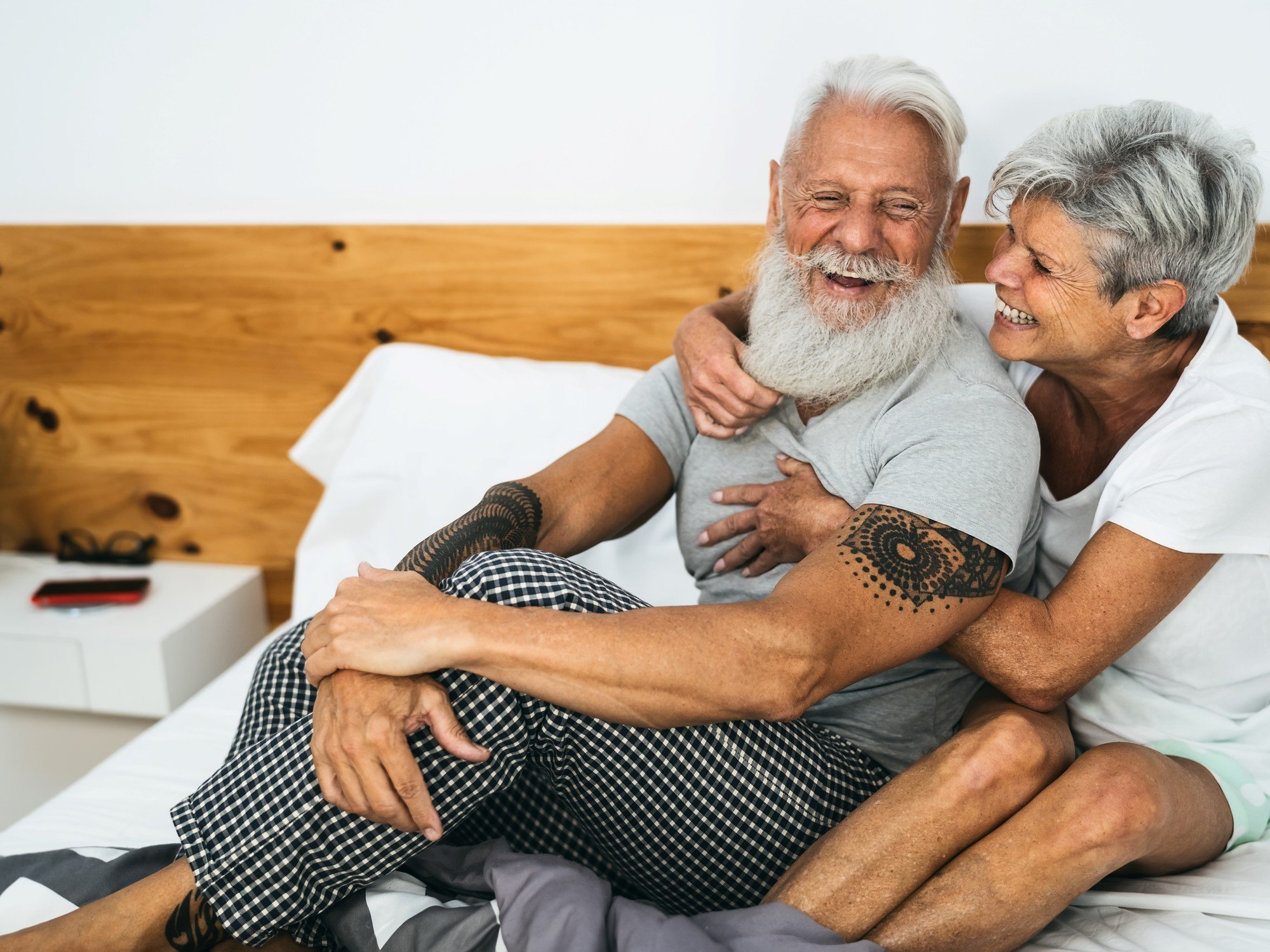 La psicología dice que las personas que alcanzan la felicidad en la segunda mitad de su vida generalmente no han resuelto sus problemas, sino que simplemente han dejado de considerarlos obstáculos para la felicidad