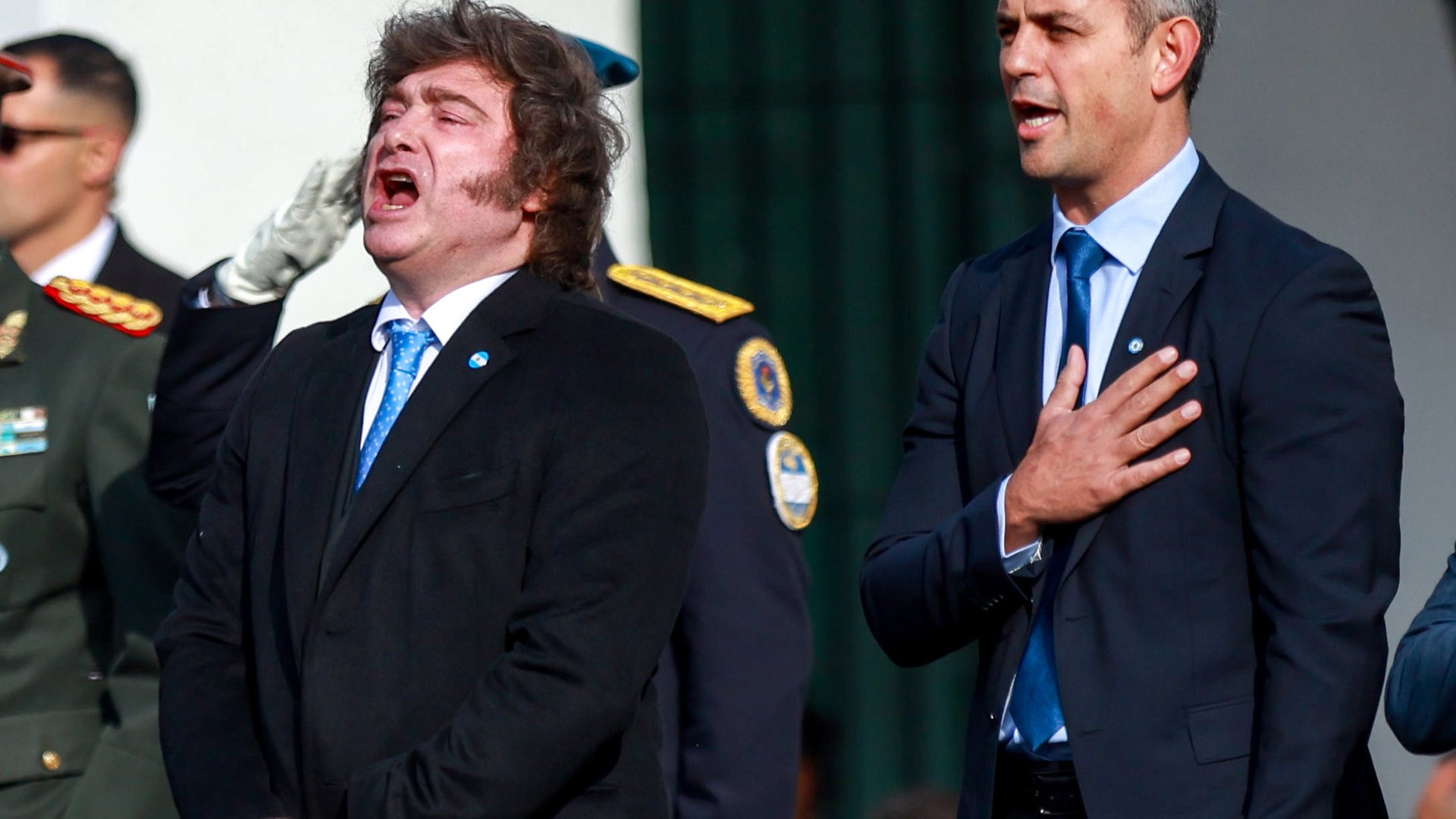 Las luces que entusiasman a Luis Caputo, las dudas y los demonios que sobrevuelan en la Casa Rosada