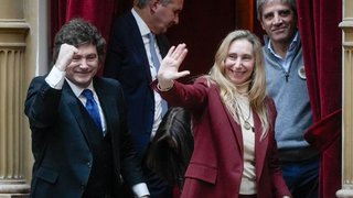 Cuáles son las 8 privatizaciones con las que el Gobierno prevé juntar US$ 2.000 millones hasta fin de año para pagar deuda