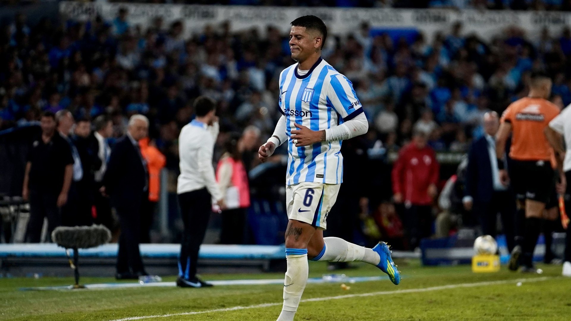 La noche negra de Marcos Rojo: del reclamo por el penal al error grosero y la infantil expulsión en Racing vs River