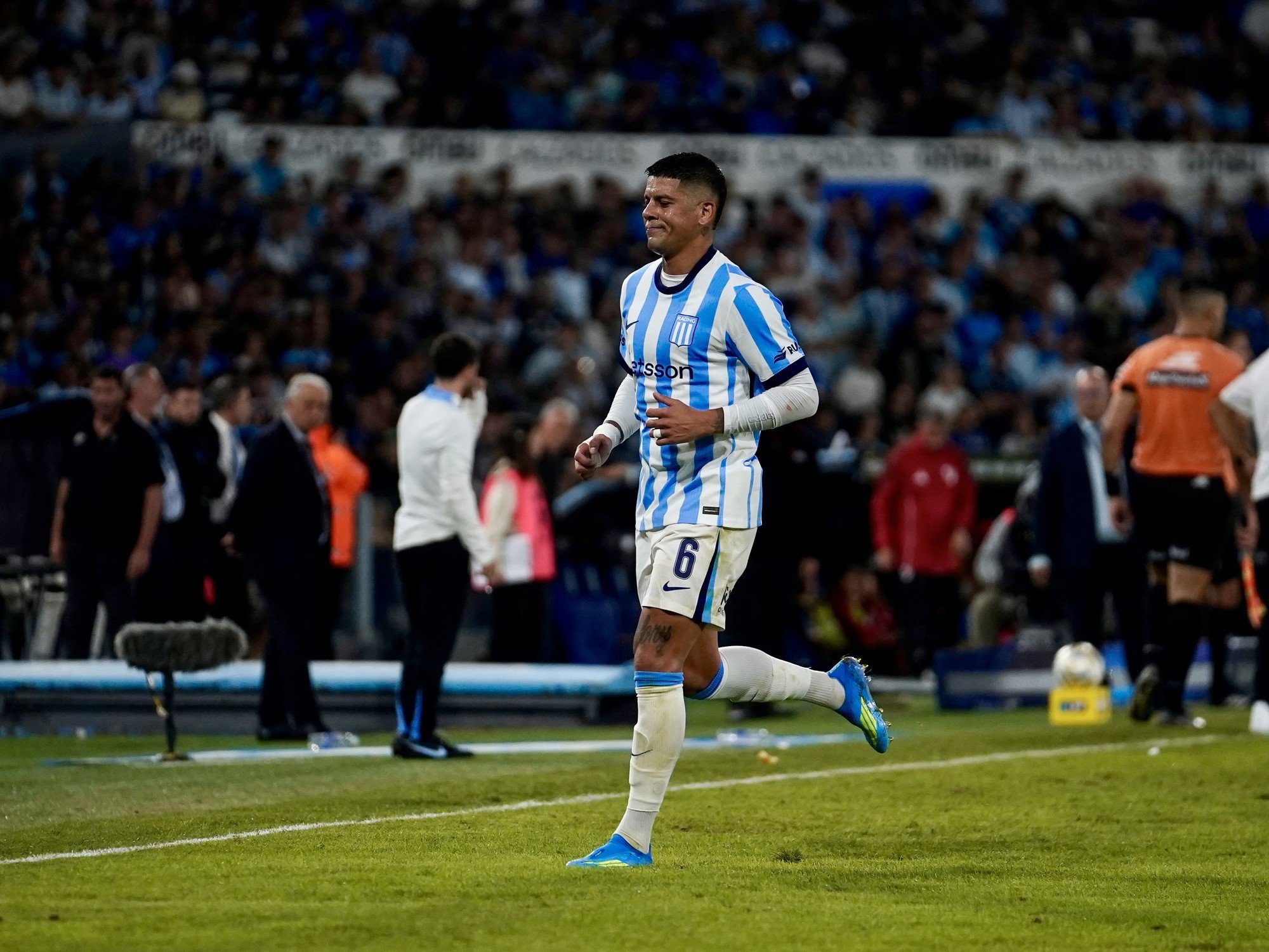 La noche negra de Marcos Rojo: del reclamo por el penal al error grosero y la infantil expulsión en Racing vs River