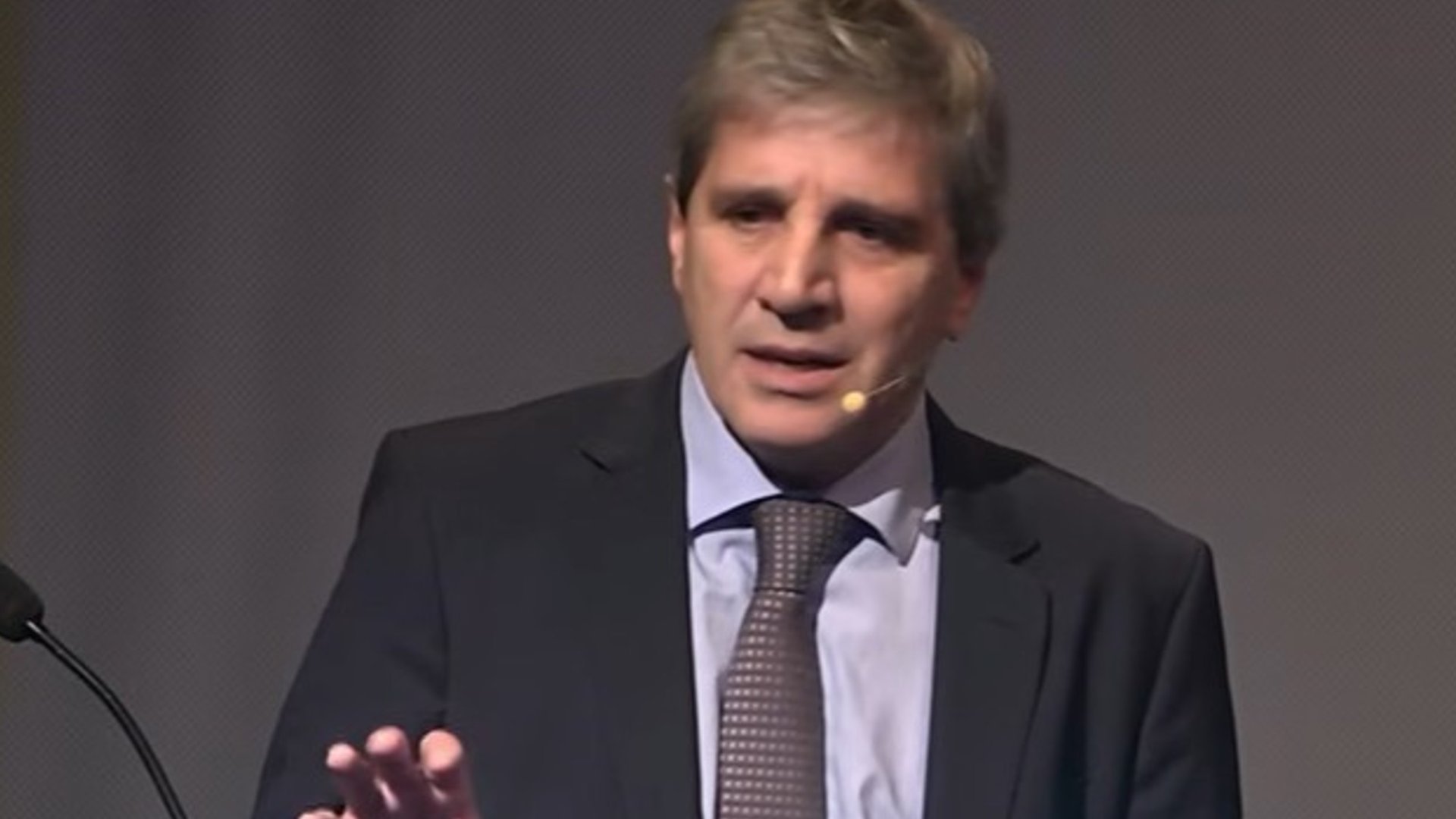 Con el dólar en $ 1.500, Luis Caputo descartó tensiones cambiarias: "Hoy hay dólares para todos"