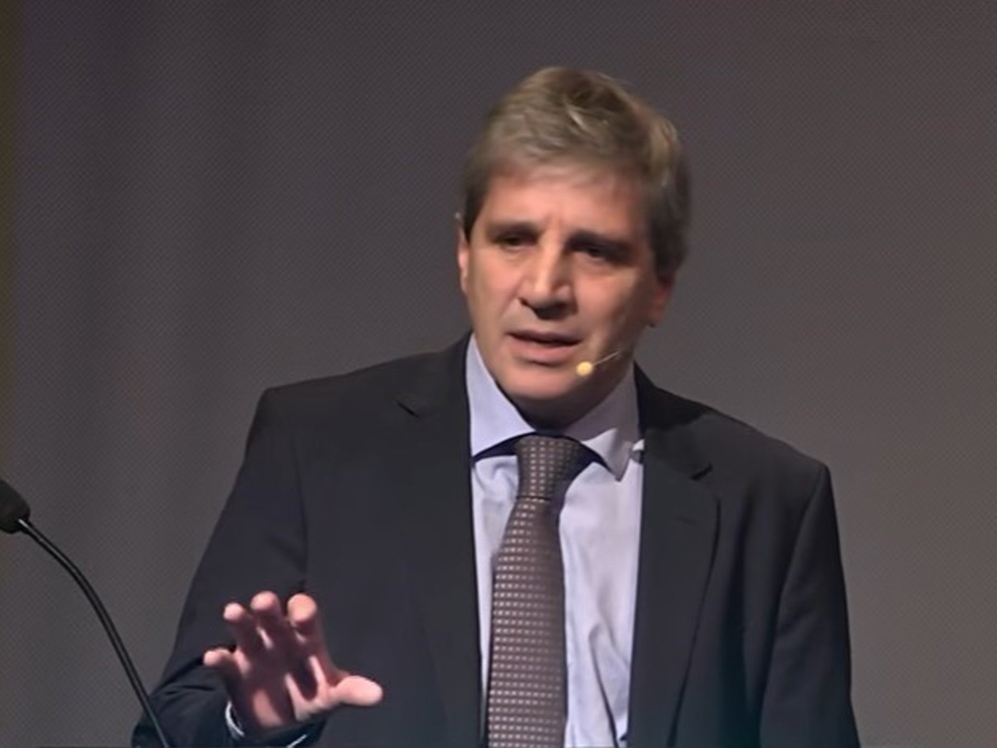 Con el dólar en $ 1.500, Luis Caputo descartó tensiones cambiarias: "Hoy hay dólares para todos"