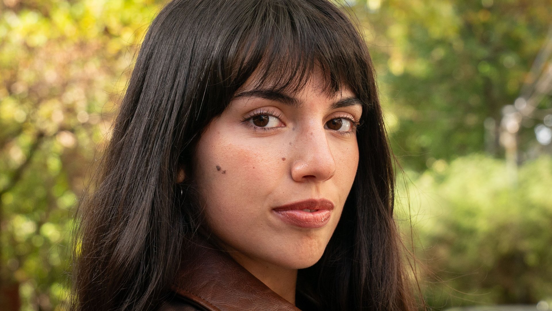 Juli Coria, la actriz y creadora de contenido que les habla a los jóvenes a través del humor y la astrología: "Soy más drama que otra cosa"