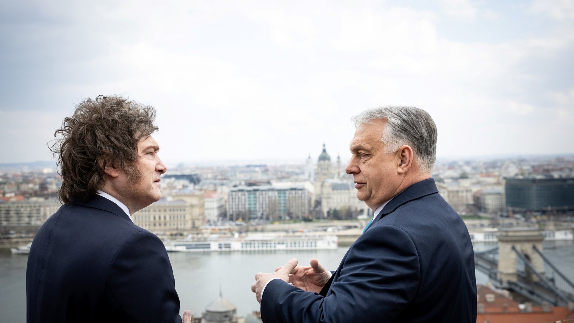 Milei se reunió con Orbán en Hungría y defendió su postura sobre la inmigración: "Cuando no se adapta culturalmente se convierte en invasión"