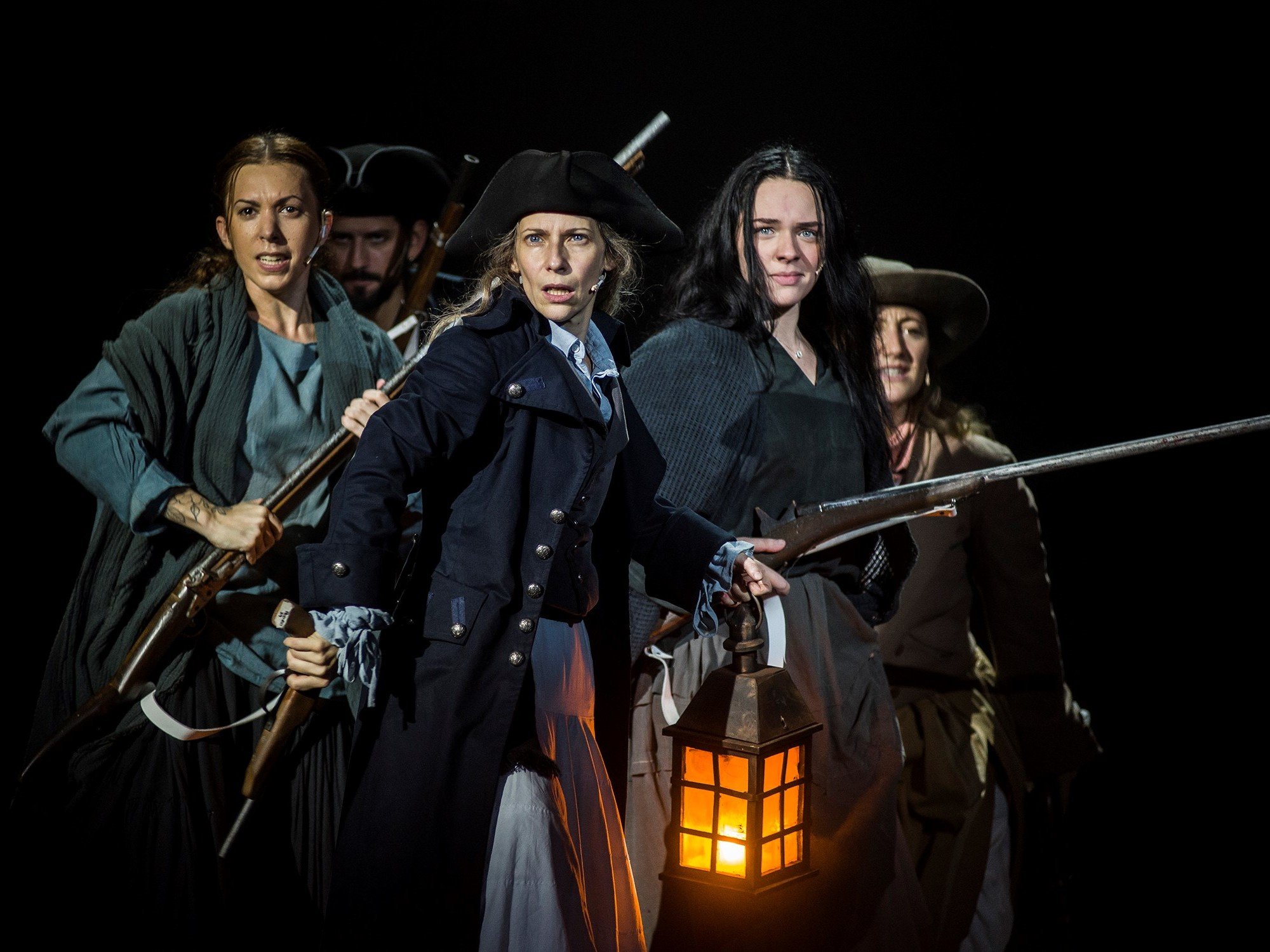 Elena Roger canta a Charly García en la ópera rock que revive las invasiones inglesas