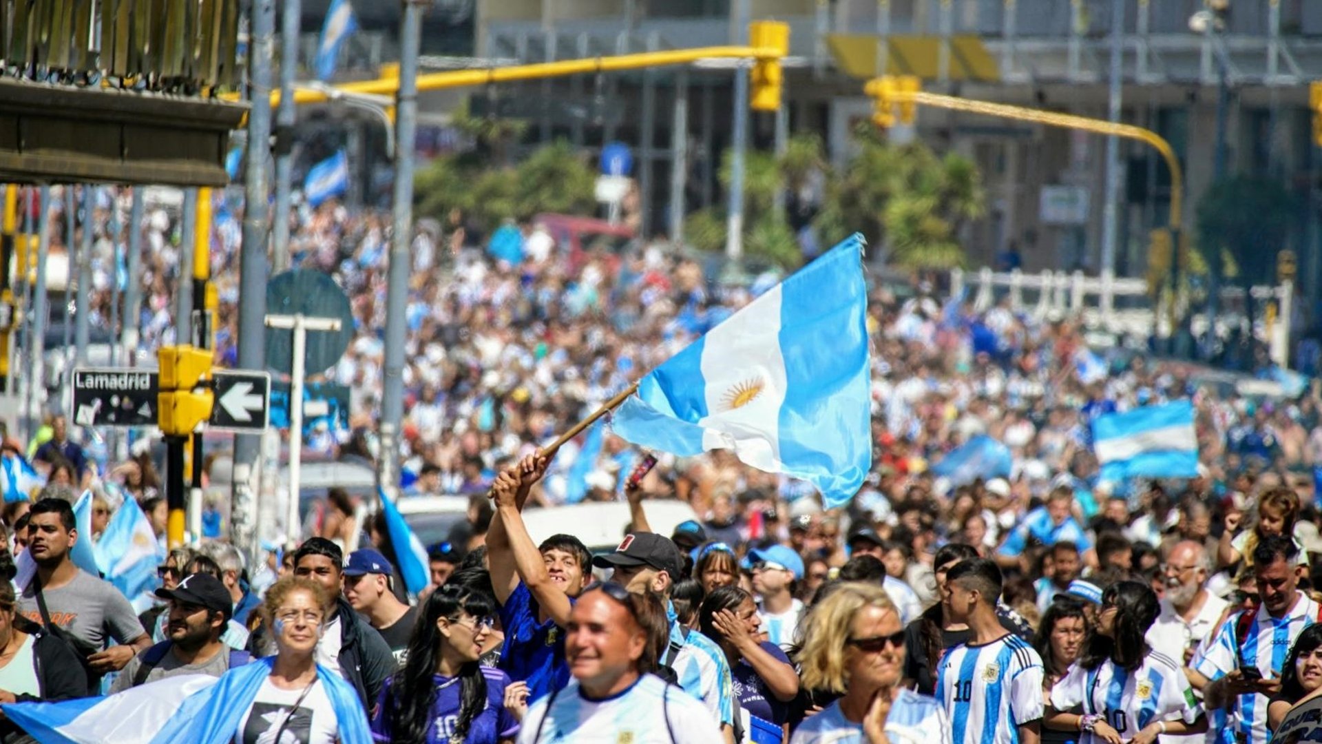 Día de la Bandera: por qué se conmemora cada 20 de junio, su origen y las frases para celebrar hoy
