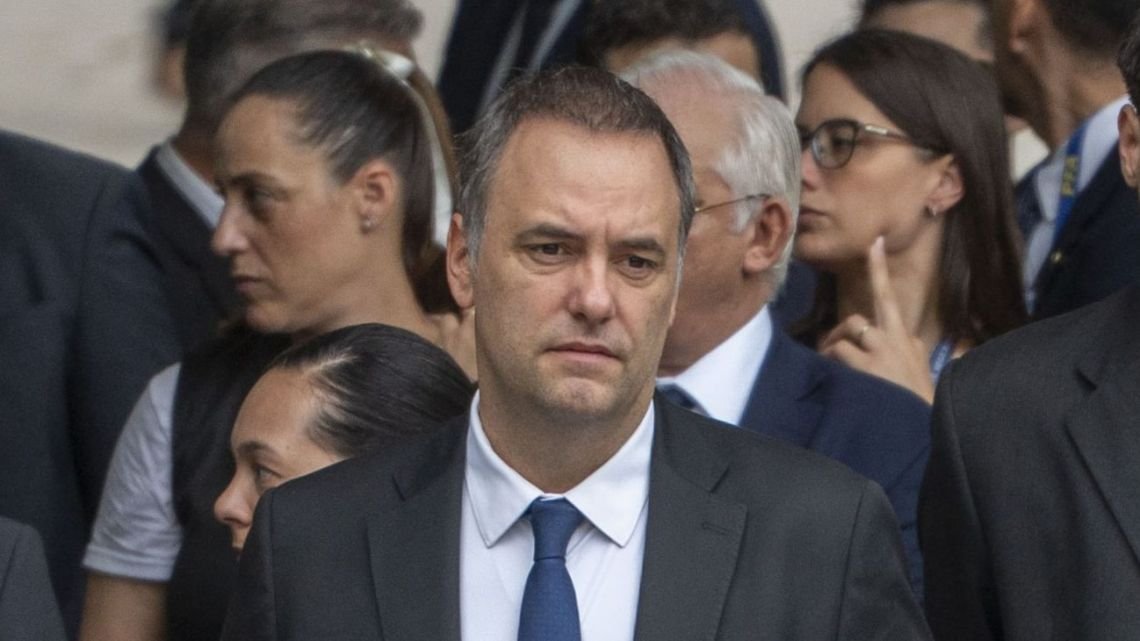 Adorni bajo la lupa: el fiscal Pollicita investiga al menos 15 viajes internacionales