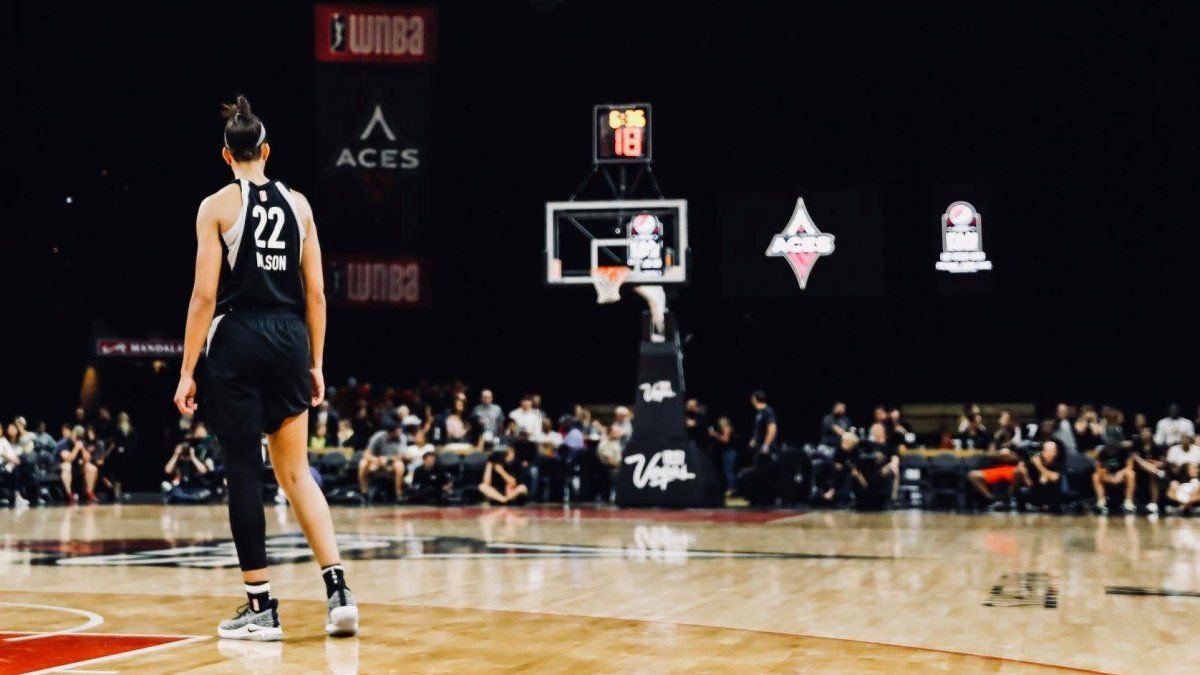 De cuánto es la fortuna de A'ja Wilson, la basquetbolista mejor paga del mundo
