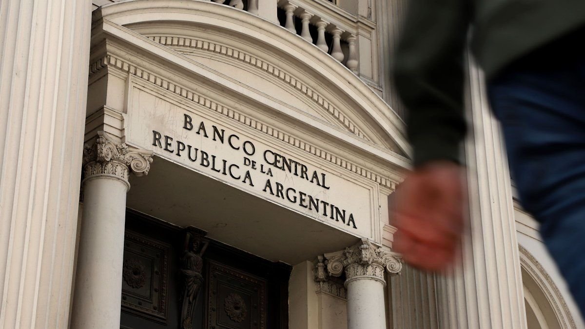 El espejismo argentino: ¿es el superávit fiscal libertario sostenible o una trampa de deuda flotante?