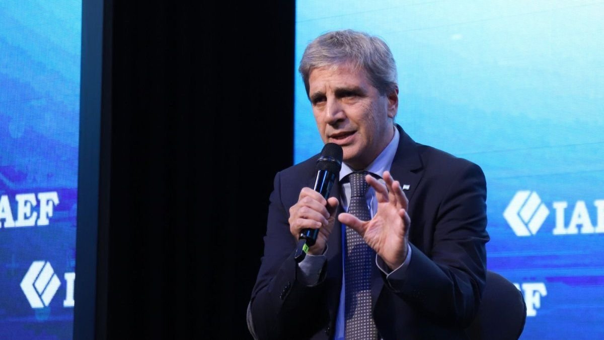 Luis Caputo confirmó que enviará al Congreso un nuevo proyecto de Inocencia Fiscal para los "dólares del colchón"