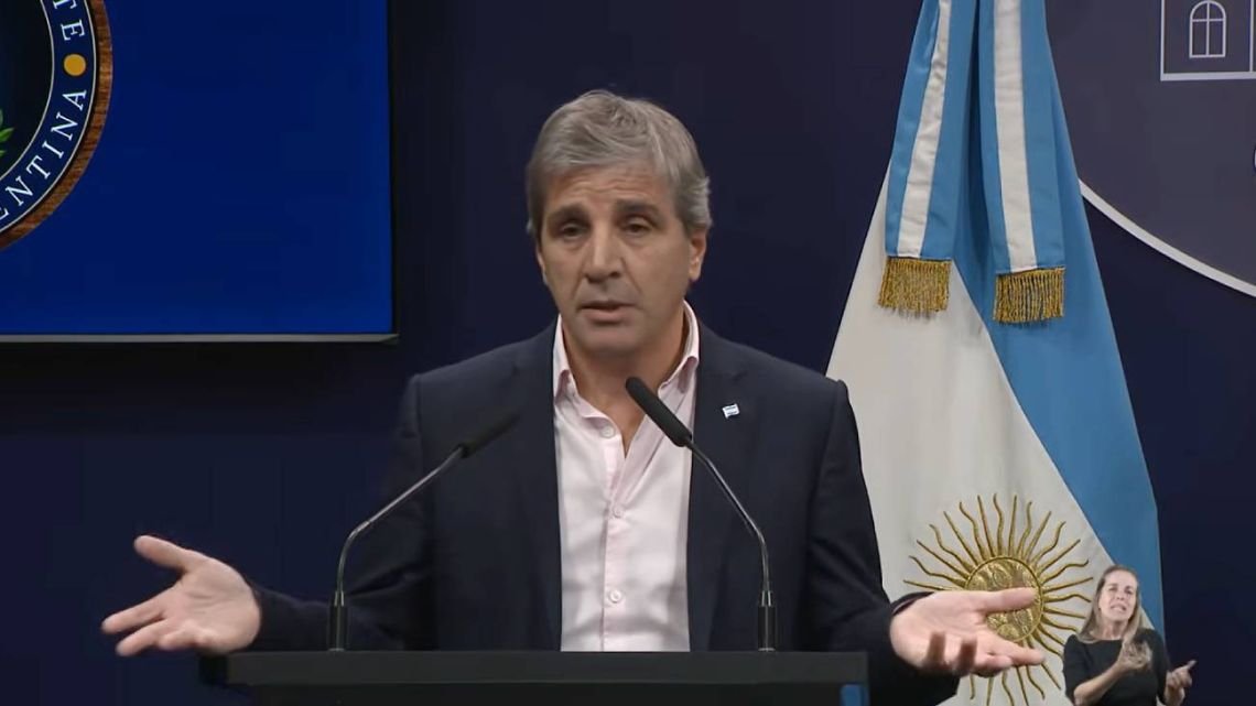 Luis Caputo mostró su respaldo a la gestión de Milei: "Nadie va a dejar de invertir por la declaración jurada de Adorni"