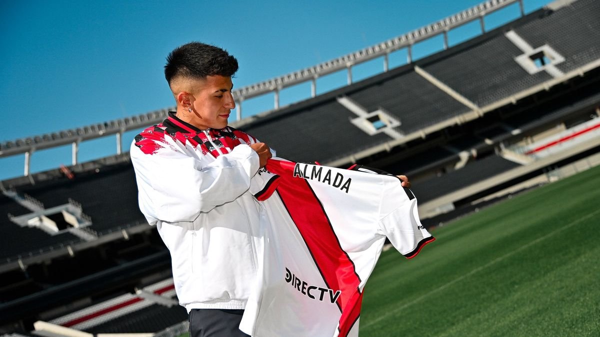Con la llegada de Thiago Almada a River: cuáles son los jugadores más caros del fútbol argentino