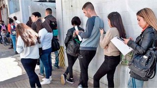 Volvió a caer el empleo formal y el salario mínimo perdió casi 40% de poder de compra